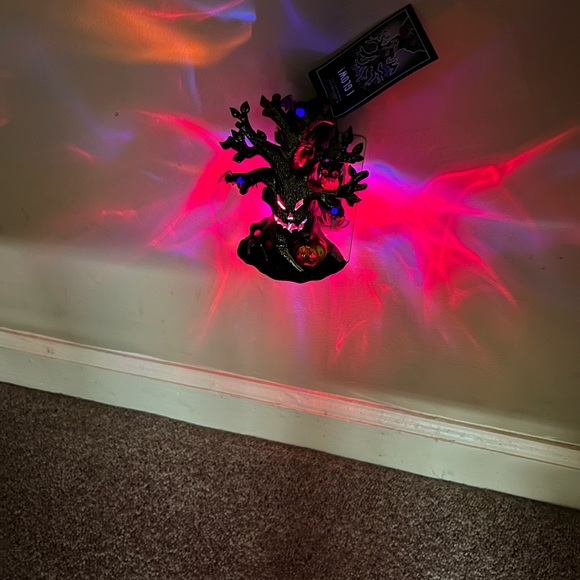 SOLD!! Bath & Body Works Monster Tree Wallflower Plug Nightlight - Picture 9 of 10